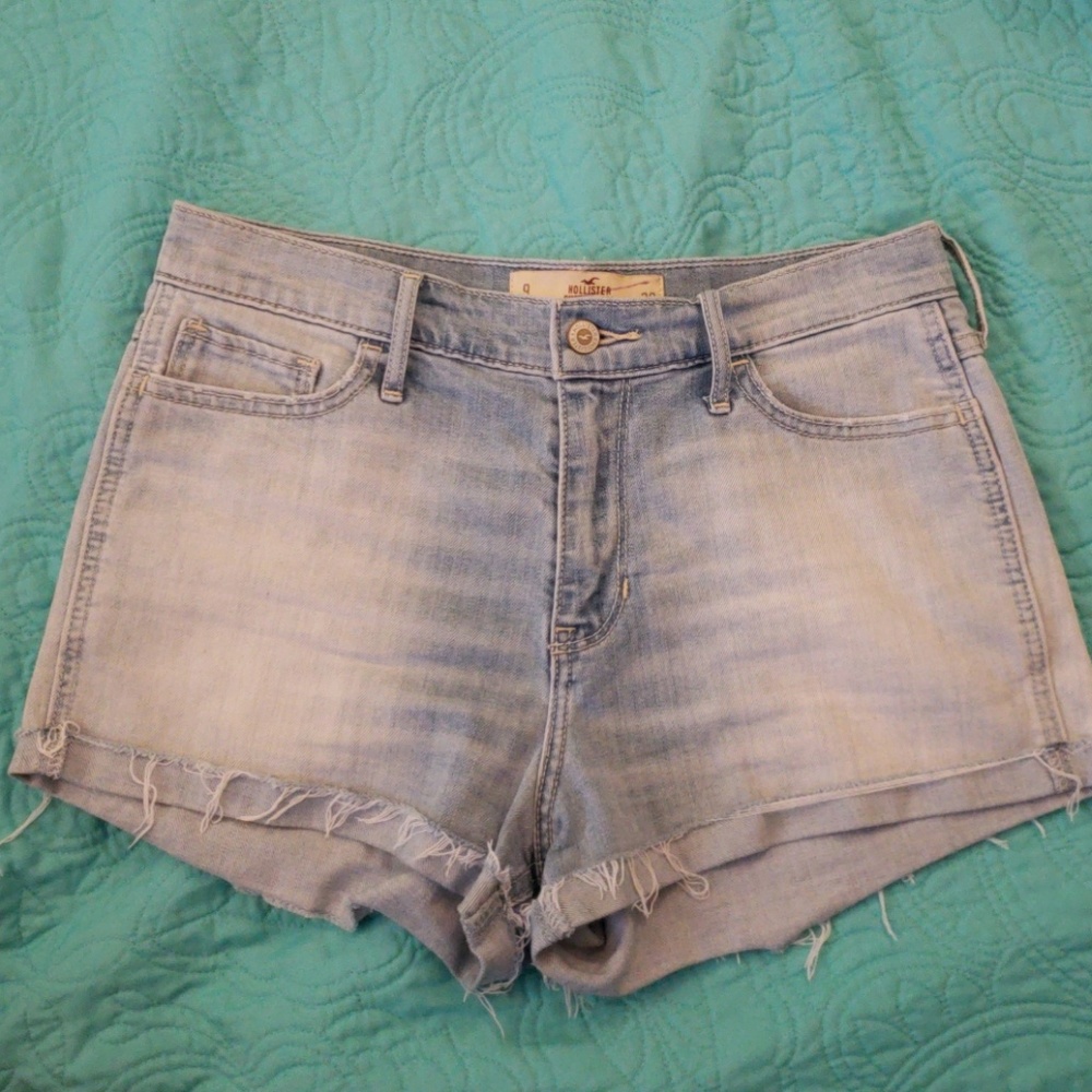 Hollister short-shorts